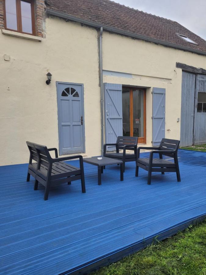 Un Nid Pour La Nuit Villa Bransles Bagian luar foto